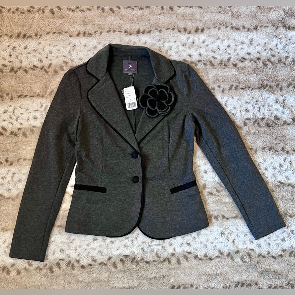 NWT Medium Forever 21 long sleeve jacket